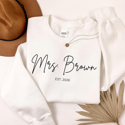SourceToHome FuenteACasa Mrs Sweatshirt Personalized Bride Sweatshirt Future Mrs Shirt Hoodie — Home & Lifestyle
