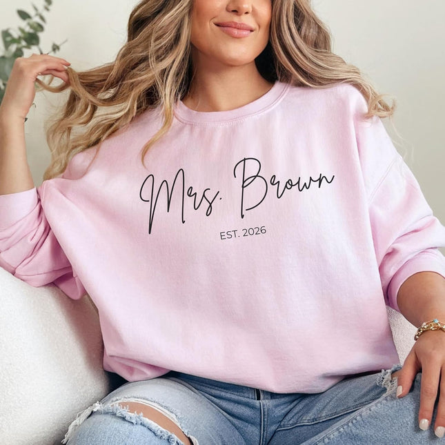SourceToHome FuenteACasa Mrs Sweatshirt Personalized Bride Sweatshirt Future Mrs Shirt Hoodie — Home & Lifestyle