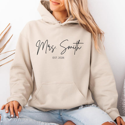 SourceToHome FuenteACasa Mrs Sweatshirt Personalized Bride Sweatshirt Future Mrs Shirt Hoodie — Home & Lifestyle