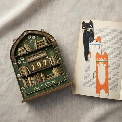 Books Read This Year Tracker Sign with 3 Bookmarks